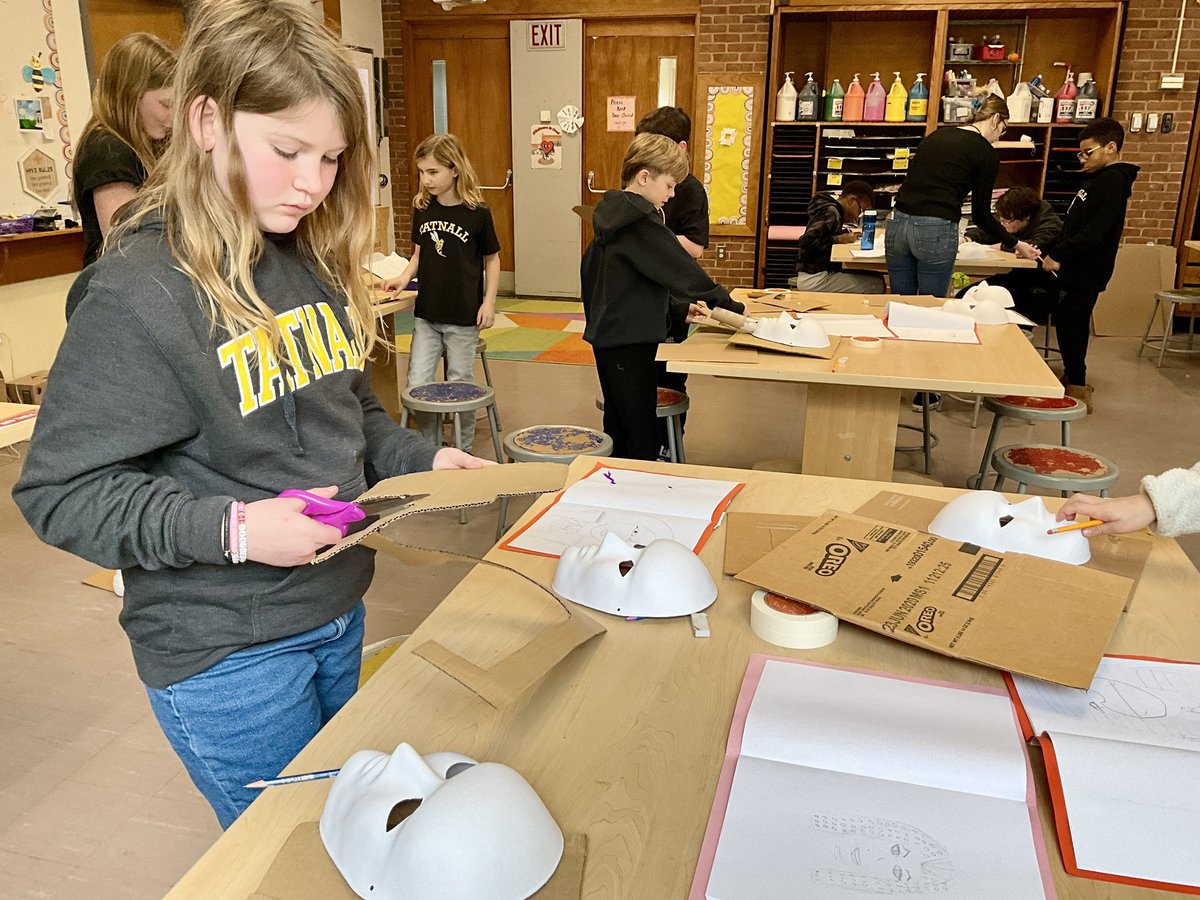 TatnallLS's tweet photo. In a cross-curricular unit on ancient Egypt, 5th graders are making Egyptian funeral death masks.  They sketched out their ideas &amp; began building their armature.  Once finished, they will paper mache on top of the armature w/ plaster cloths &amp; paint. 
#Tatnall5thGrade #TatnallArts https://t.co/SPi0YvenHP