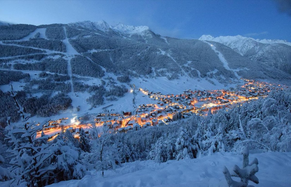The countdown begins. Only 4 more weeks until we will be on our way to Italy! #Aprica24 #AbersychanSki24 🇮🇹