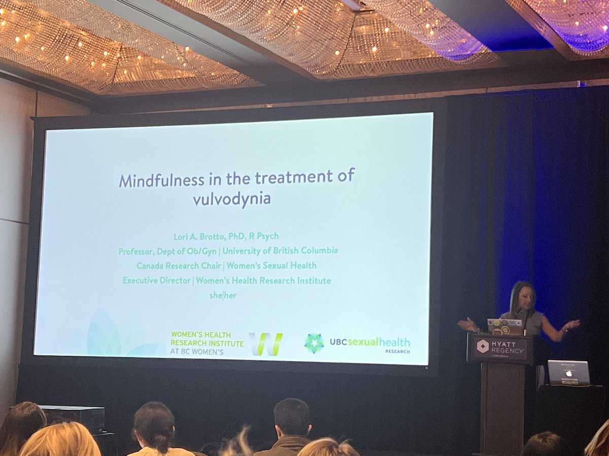 Full house at #isswsh2024 with @DrLoriBrotto from 🇨🇦 @ubcOBGYN @WomensResearch learning about the power of mindfulness for genital pain @ISSWSH