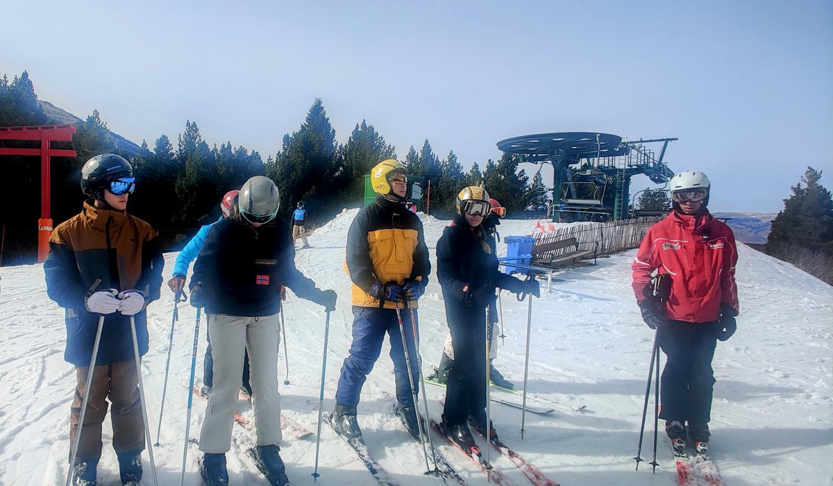 plafarreras's tweet photo. L'alumnat de 2n d'ESO i 1r de BATX ha finalitzat les seves esquiades. ❄️⛷️🏔️ https://t.co/KetyMzMUy1
