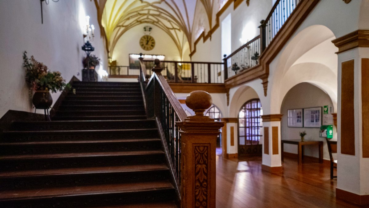 AragonFilmCom's tweet photo. #allyouneedisaragon
Un gran hall de varias alturas con enormes posibilidades, se puede ambientar desde un recibidor de una vieja estación o un gran hotel de los 50´s #locationscout #filmlocation #locationlocation #localizacionesdecine https://t.co/wAg3NQHvtS