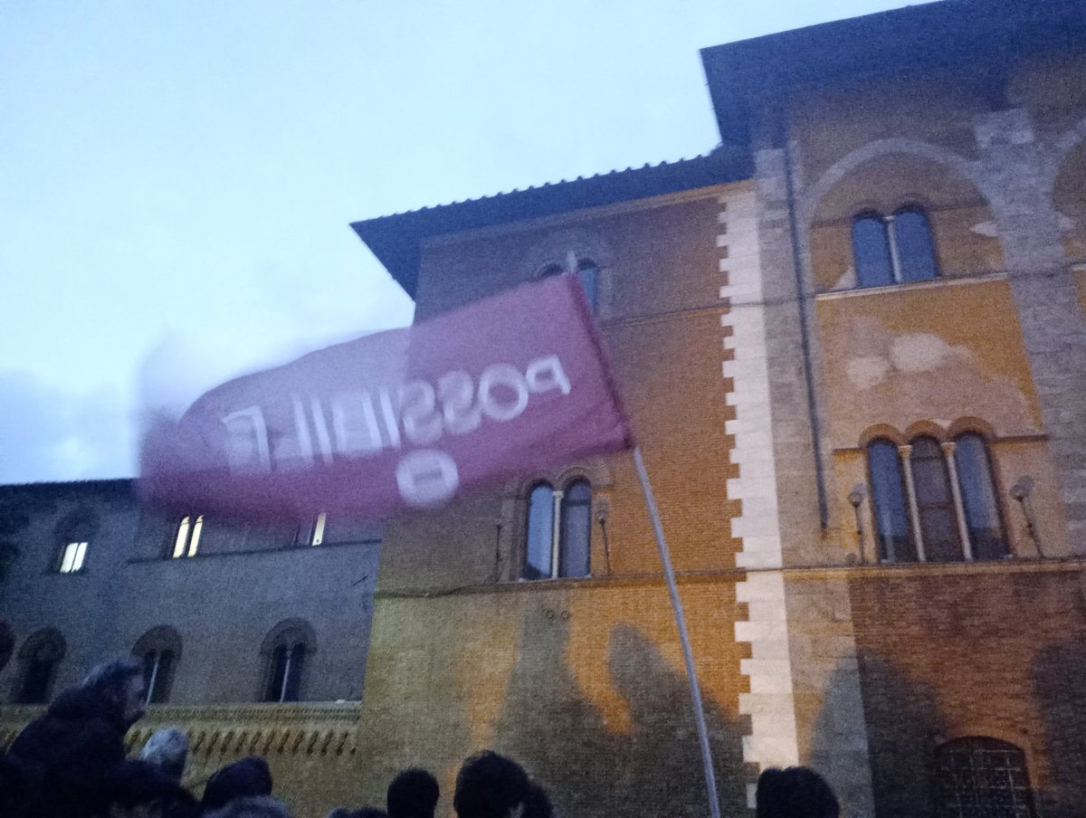 SpettinatiPisa's tweet photo. Sotto la Prefettura di #Pisa sventola la bandiera antifascista. https://t.co/cnvJ1jXmee