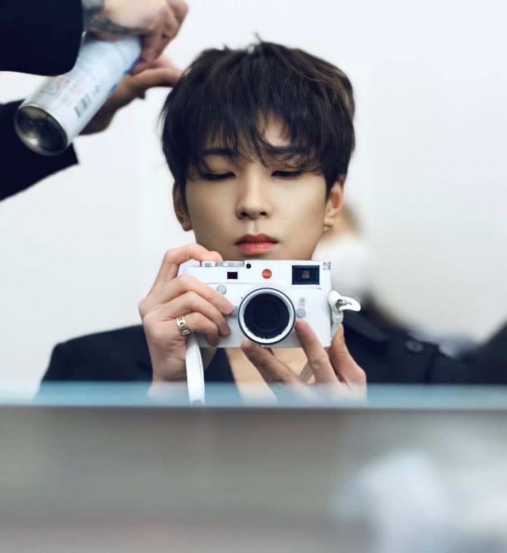 #WONWOO leica m-10p limited edition
- 24.0 megapixels / digital rangefinder full-frame mirrorless / sd/sdhc/sdxc / can shoot raw format / touchscreen / does not shoot video / wireless &amp; remote control 🆗