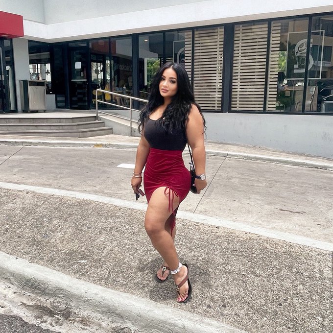 Hola, todav&iacute;a tengo mi Only en 3$, entra juyeeeee!!!   https://t.co/YCkxuSQlTg https://t.co/NrDHy4bM