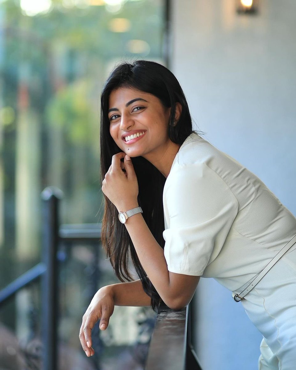 anandhikayaloff's tweet image. I&apos;m Your Beautiful Moon🌙 in your Twitter night 🥰🤍✨

#GoodNightTwitterWorld #anandhi #kayalAnandhi #mangai