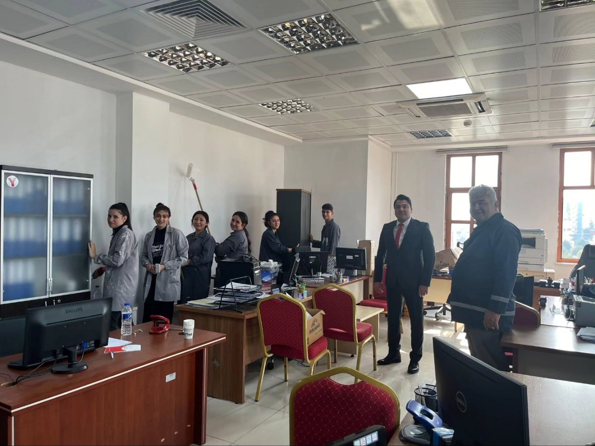 toroslarmem's tweet photo. İlçe Milli Eğitim Müdürlüğümüzün, Birim Odalarının boyanmasına katkıda bulunan Mimar Sinan Mesleki ve Teknik Anadolu Lisesi öğrenci ve öğretmenlerine teşekkür ederiz.

#tormis 👏🏻

@tcmeb @Yusuf__Tekin @ahpehlivan53 @MersinMEM @fazilet_durmus @BaykalBasdemir @OguzhanTulucu https://t.co/RwmHqQ68y7