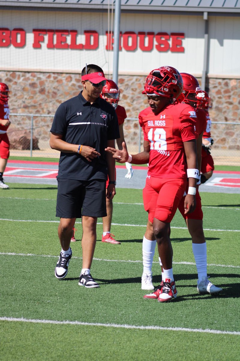 Happy birthday to my guy @CyrinMyles! Being trusted with my own QB room was easy when I have a player like you in there. I couldn’t ask for a guy with a better attitude & mentality. Love you boy! Keep God first and you’ll be fine. #OneBandOneSound #QBsWork