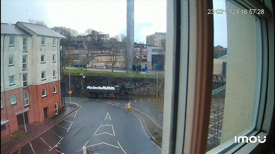 FBEnemyLines's tweet photo. Keep getting told by corporate-media that there is a convoy of vehicles for the disposing of this bomb, so quite disappointed to get shown this one truck that looks like its delivering coal.
#Keyham #Plymouth #UXB #WorldWarIIBomb https://t.co/flwWTE9q4e