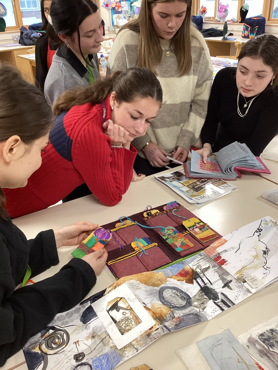 PipersArts's tweet image. Year 12 &amp;amp; 13 Textiles students had a great workshop with renowned Textiles Artist, Janet Edmonds this week. They created painted and stitched work to enhance their A level work. #PipersSixthform #PipersInspire