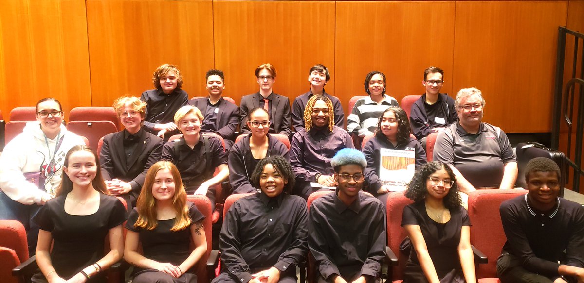 HazelwoodSD's tweet photo. HSD was well represented at the Des Lee Fine Arts Education Collaborative, with over 100 middle and high school students selected to participate in the two-day event held at the University of Missouri - St. Louis campus. 
https://t.co/t9eUwlzJbL https://t.co/OTt1rD8v7X