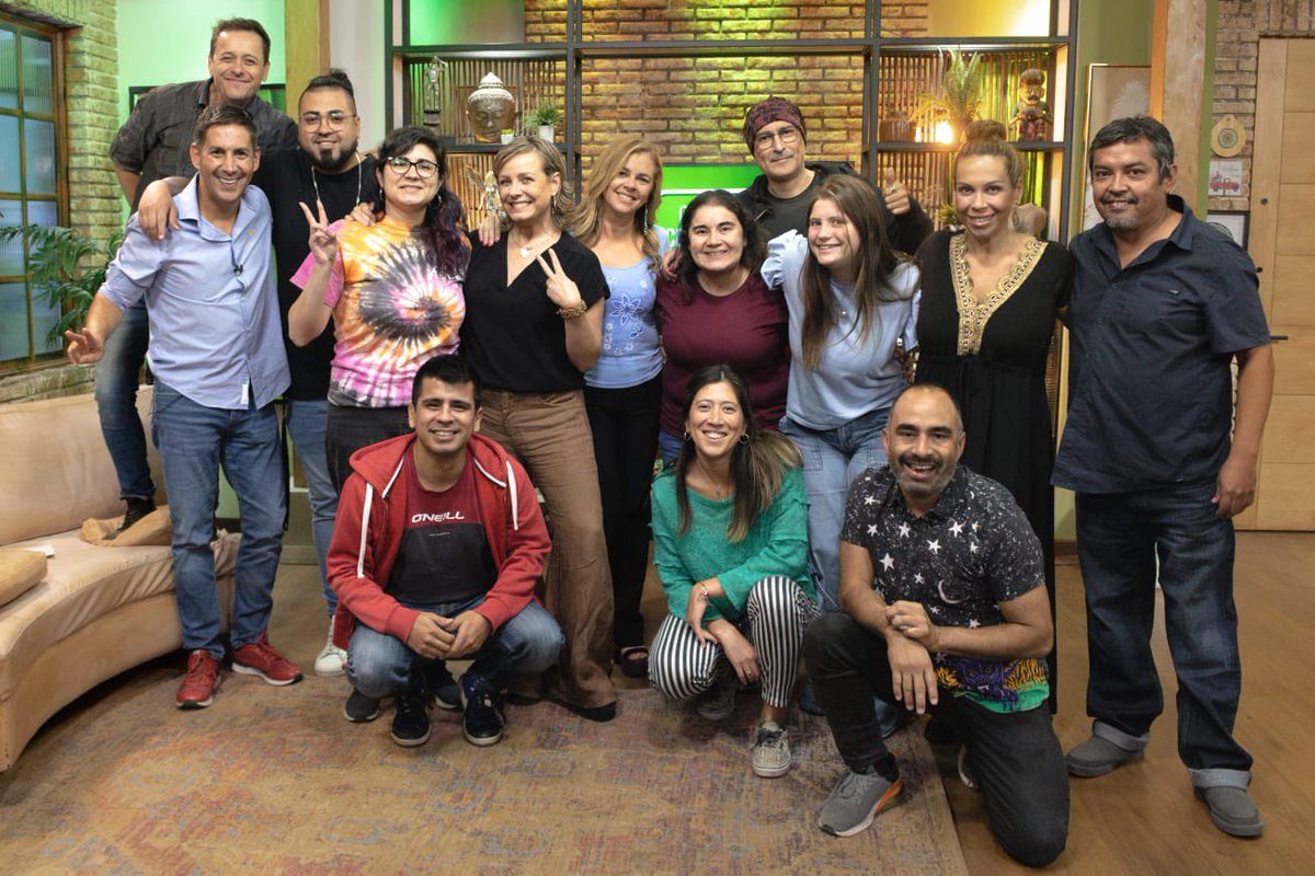 mijatvmas's tweet photo. ¡Hoy se cierra el telón!
Gracias totales por darnos este lindo espacio y poder darnos la oportunidad de llevar alegría a sus casas
Se vienen cosas nuevas ❤️✨
#ConversaTVmas https://t.co/5hTlU0maKA