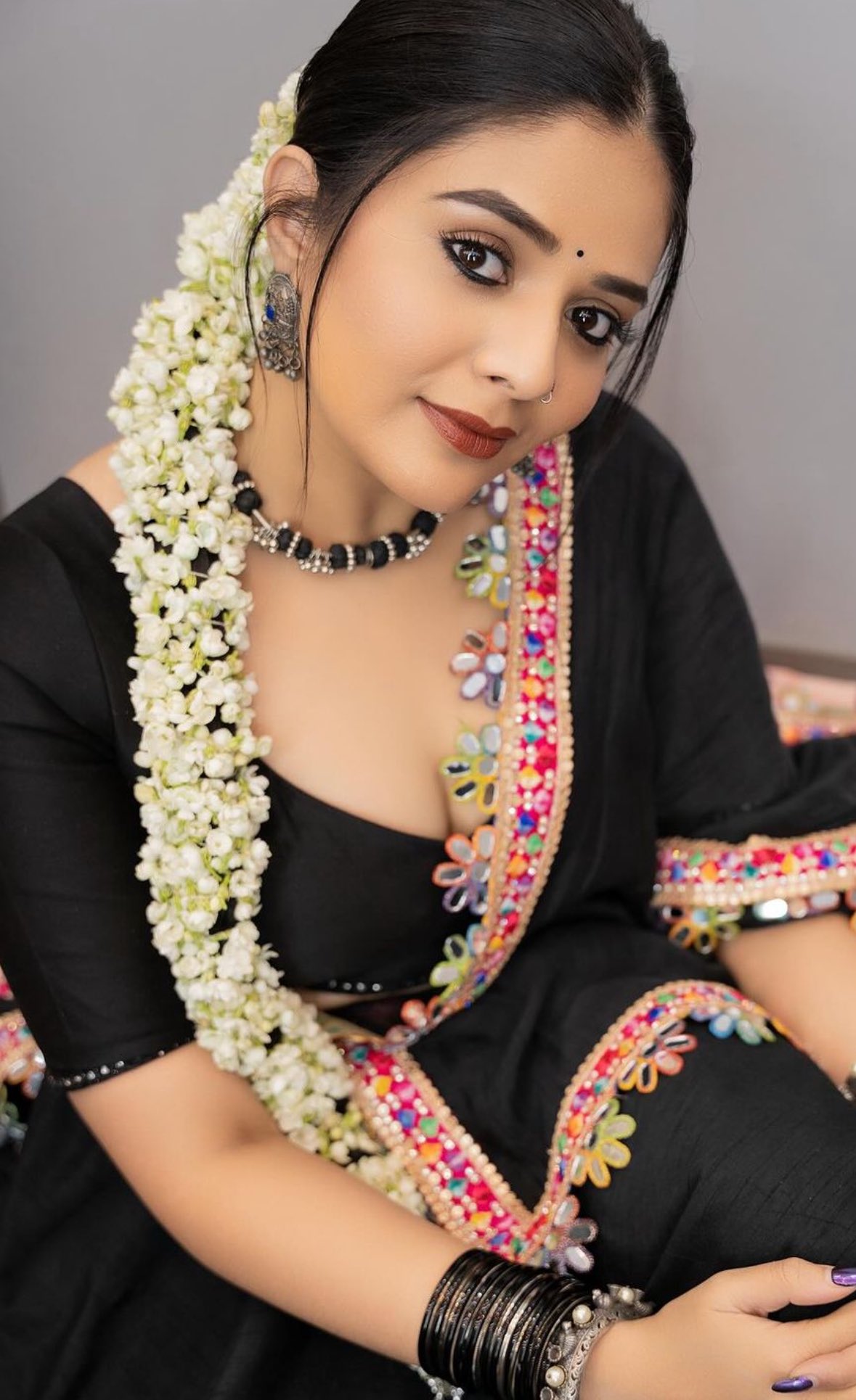 Sreemukhi - Tollywood’s Charming Star and One of India’s Most Beautiful Actresses iiQ8