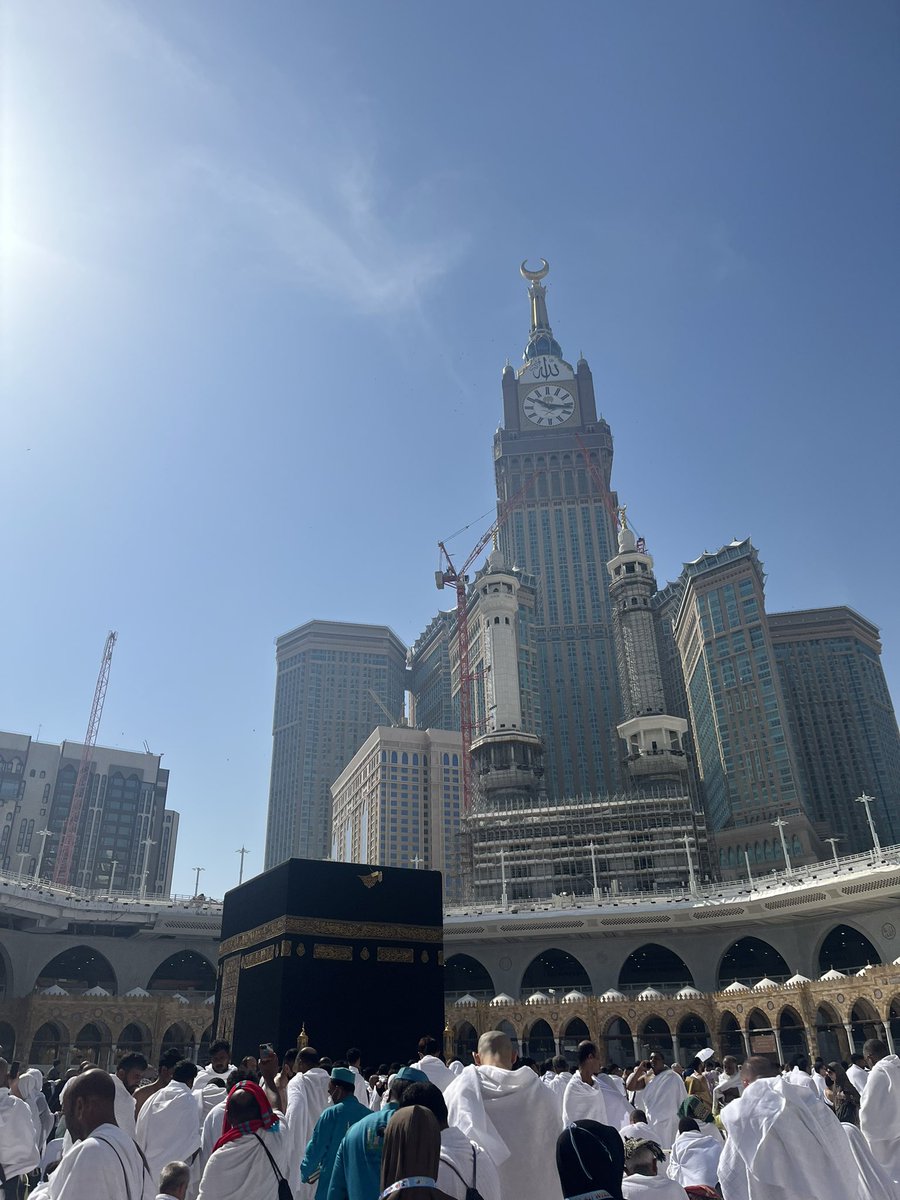 xmmb97's tweet photo. الحمدلله على تمام العمرة، اللهم تقبّل منا ولا تترك لنا دعاء إلا وقد أجبته ولا ذنبًا الا غفرته يارب العالمين 🤍 https://t.co/RdL80c1axh
