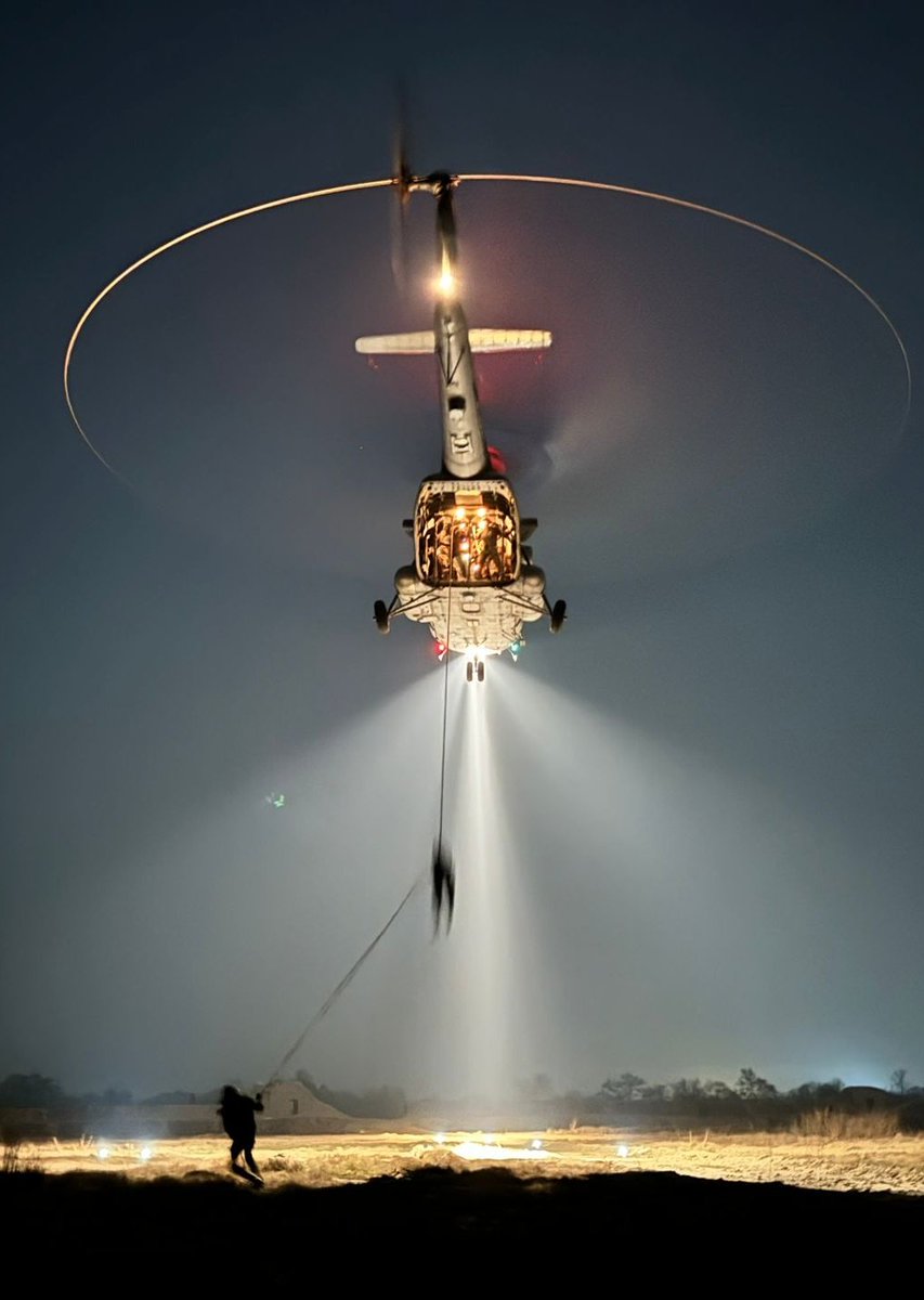 Night Landing 🚁

#KhargaCorps #IAF #IndianArmy