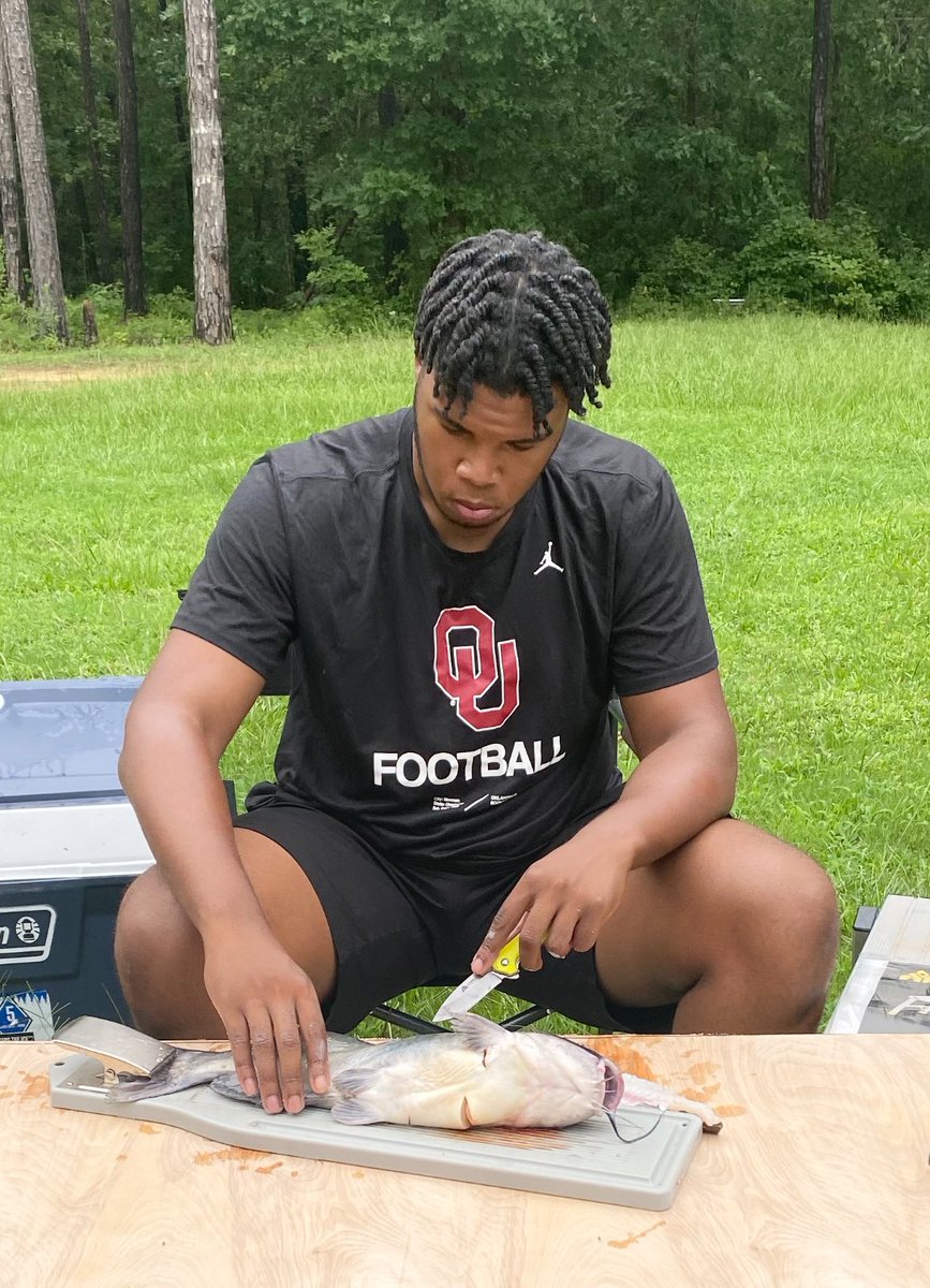 PashenThompson's tweet photo. Ooowe..y’all help me with my #1 son a Happy, happy 18th 🥳🎂🏈🎉! Thanking God, as always for you. 🙌🏾🙌🏾Proud of the young man that you are becoming and so excited to see what God has in store for you!
#Football❤️🏈❤️🏈❤️
#DeerSlayer 🦌 
#RippinLips 🎣 https://t.co/irlOGMEBLH