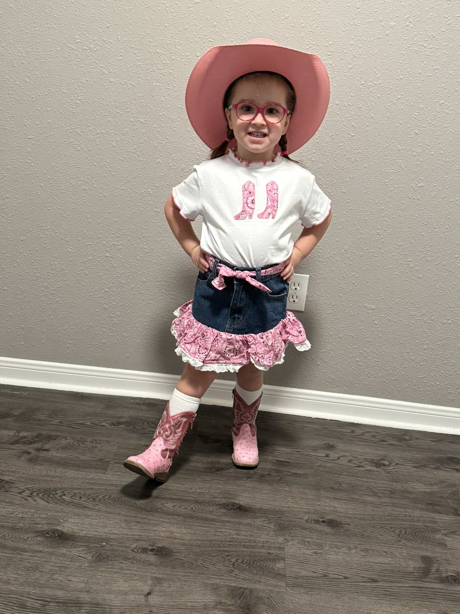 MrsWisdom2018's tweet photo. Ready for a boot scooting good time at @Telge_ELC !! Get you a bestie that looks at you like “Lala” https://t.co/gSA4LFYcMR