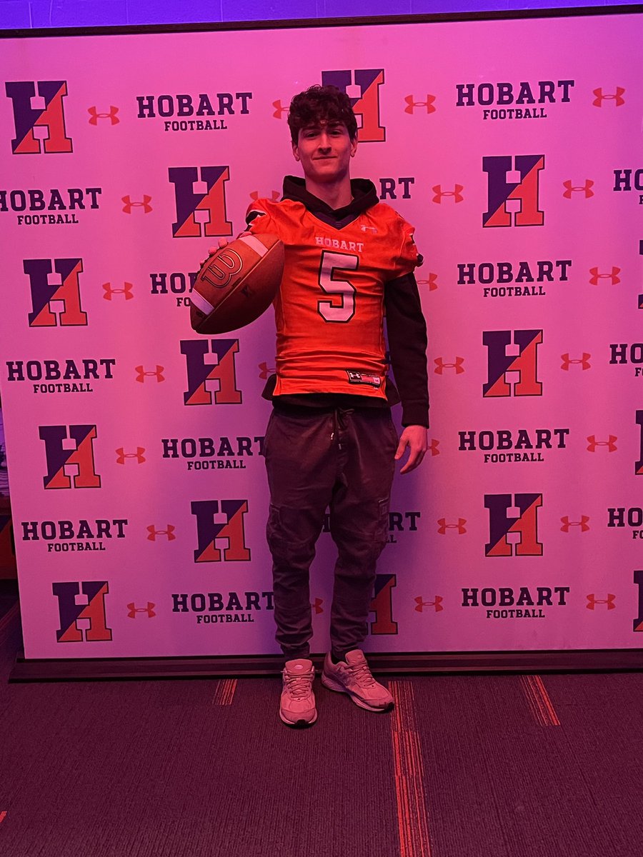 Tlbracchy's tweet image. After a great visit at @HobartFootball, I would like to thank @Coach_DeWall and the entire coaching staff for offering me a spot to continue my football career at Hobart! I would like to also thank my family and friends for the support. #GreatOverGood