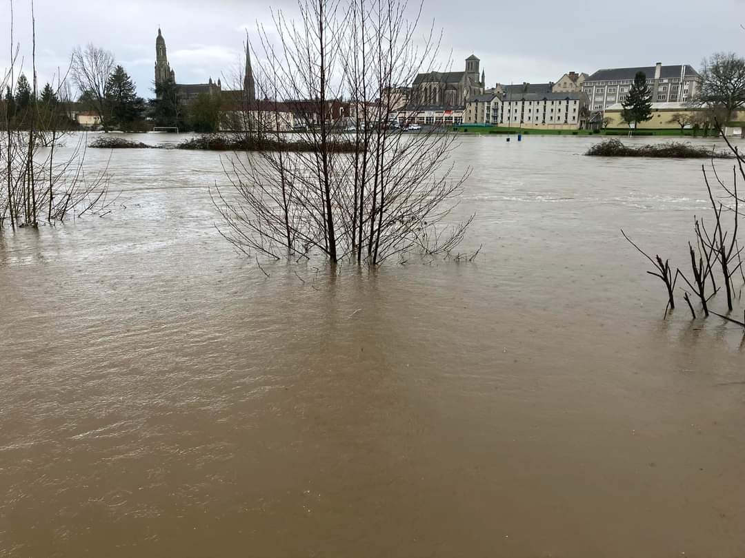 🌊 Autre vue de la #crue de la Sèvre Nantaise à Saint Laurent-sur-Sèvre (#Vendée) ce vendredi !
📸 Myrtille Mireille Monnier 

<a href="/GWoznica/">Guillaume Woznica</a> <a href="/lavendeeinfo/">La Vendée Info</a> <a href="/VigiMeteoFrance/">VigiMétéoFrance</a> <a href="/Meteovilles/">Guillaume Séchet</a> <a href="/MeteoFrance_O/">Météo-France Ouest</a> <a href="/lachainemeteo/">La Chaîne Météo</a> <a href="/meteo_cperson/">Christophe Person</a>