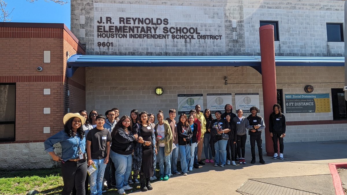 Thank you <a href="/Reynolds_HISD/">ReynoldsHISD</a> for allowing our <a href="/JonesFuturesHS/">Jones Futures Academy</a> seniors to volunteer at your school today. We will be back.
<a href="/CounselorBocard/">Jasmine S. Bocard M.Ed.</a> <a href="/janet_jorozco/">Janet Orozco</a> @HisdSouth