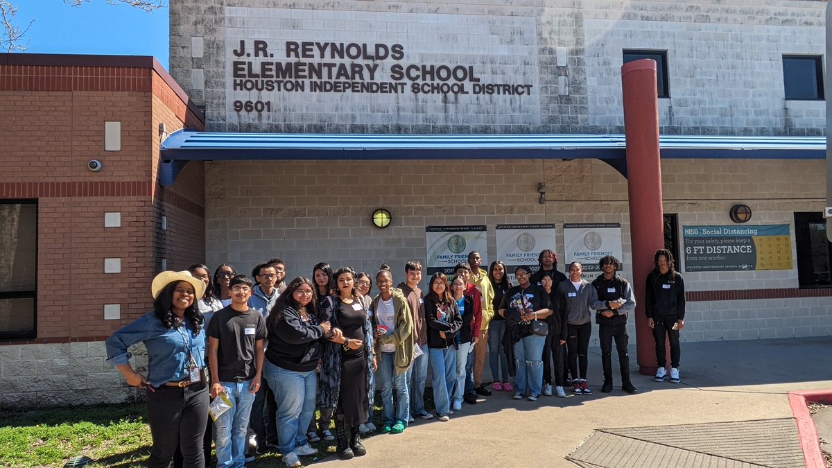 Thank you @Reynolds_HISD for allowing our @JonesFuturesHS seniors to volunteer at your school today. We will be back. @CounselorBocard @janet_jorozco @HisdSouth