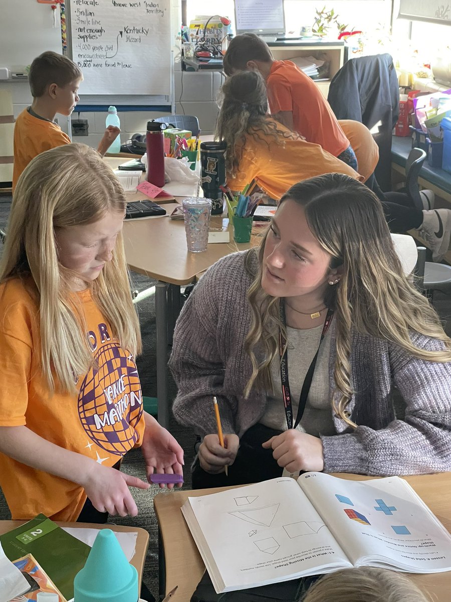 CF_CAPSEdu's tweet photo. Profession based learning in action! Last week Ms Bear got her #teach on with Mrs. Evan’s 2nd grade friends at  Aldrich elementary! STEM, collaboration &amp; teaching all rolled into one! 🙌👏🧡 

#futureteacher 
#preserviceteacher #growourown https://t.co/FETlMRO3zx