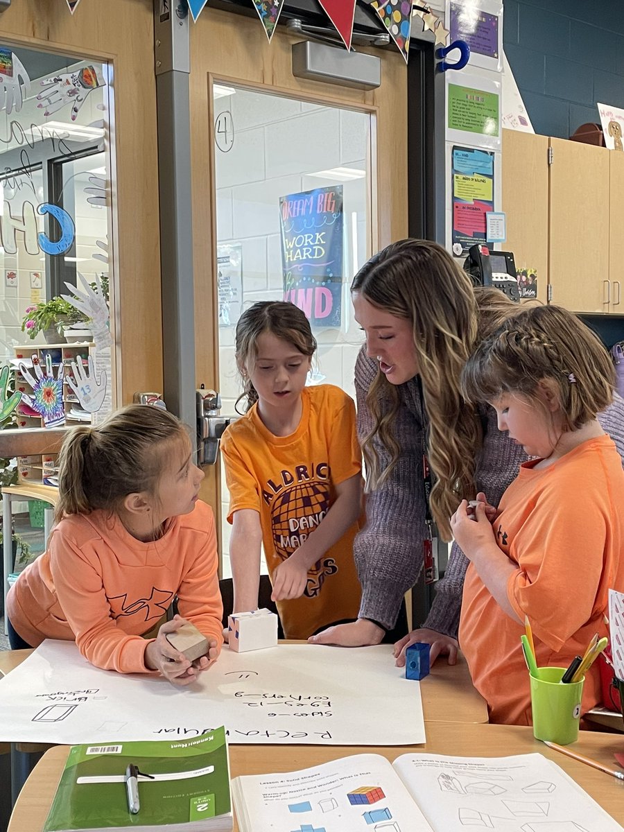 CF_CAPSEdu's tweet photo. Profession based learning in action! Last week Ms Bear got her #teach on with Mrs. Evan’s 2nd grade friends at  Aldrich elementary! STEM, collaboration &amp; teaching all rolled into one! 🙌👏🧡 

#futureteacher 
#preserviceteacher #growourown https://t.co/FETlMRO3zx