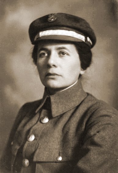Podczas obrony Lwowa w 1918 r., jego mieszkanki z własnej inicjatywy utworzyły Ochotniczą Legię Kobiet. W jej szeregach walczyły z bronią w ręku, pełniły służbę jako kurierki i sanitariuszki. Ppłk Aleksandra Zagórska