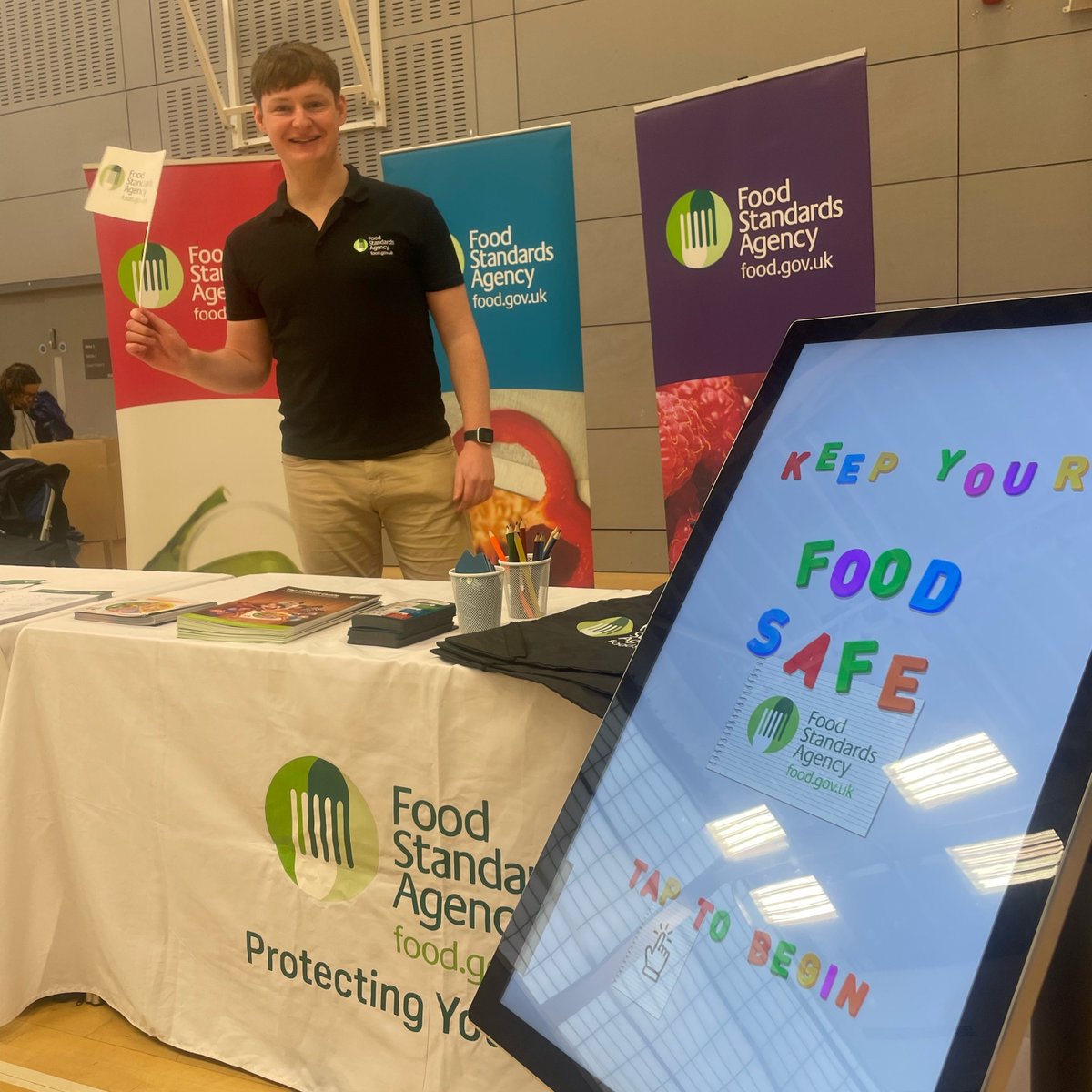 FSAinNI's tweet photo. Today we've been flying the flag for safe and healthy food at the NI Science Festival 🔬🦠🧫

Join us tomorrow at the Foyle Arena for an interactive deep dive into all things food safety and nutrition!

#NISF24 @niscifest https://t.co/fKjWDwHzYr