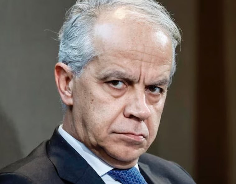 Marinaiopercaso's tweet image. Questo ministro si deve dimettere per le violenze della polizia a Pisa e Firenze. 
È uno squadrista.
#Piantedosidimettiti.