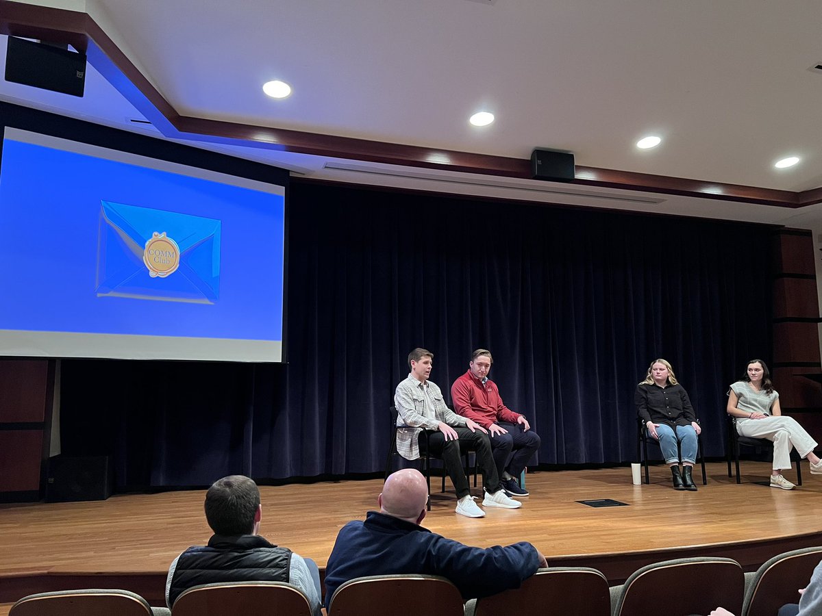 hopecommdept's tweet photo. All thanks to Zach, Antonio, &amp; Ruth for sharing your COMM 399 internship experiences, &amp; to Megan for moderating the discussion. A really helpful session! 🧡💙 #studycommunication #hopecollege #hopeforward #internship #InternshipOpportunity #Internships https://t.co/JmeApIZKhz