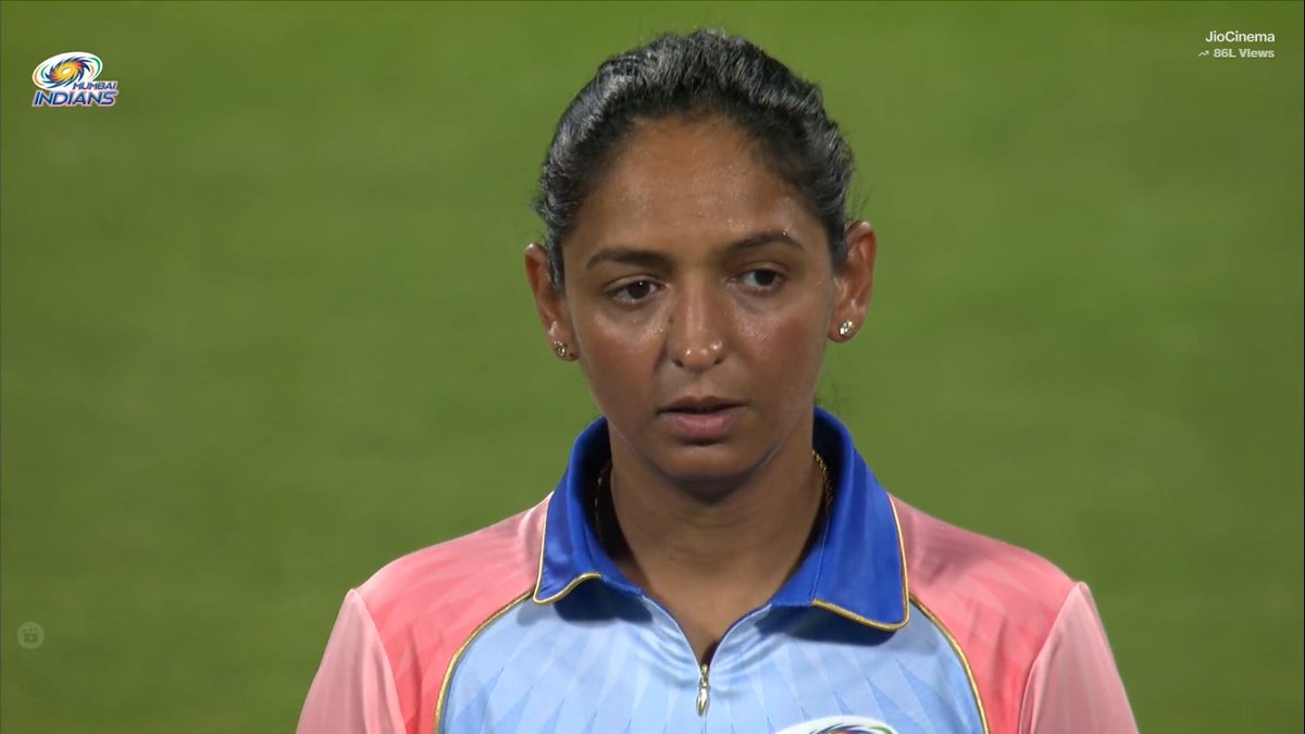 CricCrazyJohns's tweet photo. MUMBAI DEFEATED DELHI IN THE FIRST MATCH OF WPL 2024...!!!

SANJANA, WHAT A HIT - they needed 5 from the final ball &amp; she wins it for Mumbai. https://t.co/fY0nTzSHwU