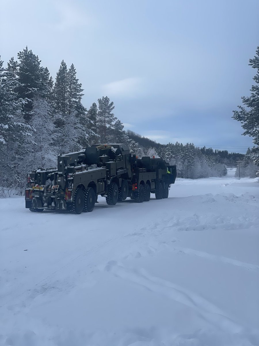 Take a look at what we have been getting up to in the high north.👇 @RoyalMarines 🇬🇧@CdoLogRegt in the #Arctic at Camp Viking 🇳🇴 👉 SVR Recovery Training #WeAreNATO #StrongerTogether @Commando_Ops @RoyalNavy