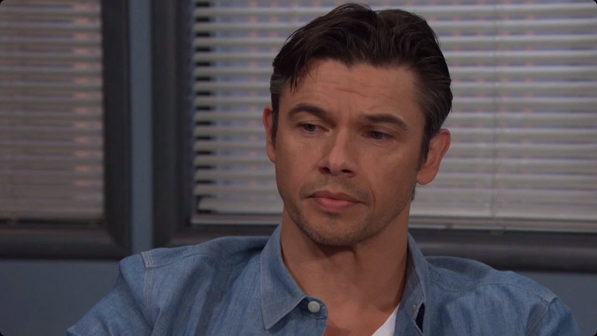 brianne1017's tweet photo. Xander recounts the story of the phone call he got & his intention to talk to EJ, but ended up talking to Stefan instead. Rafe wants to know why Xander didn't go to the police. He doesn't have a good answer.
#Days #Xarah #JusticeForXander @PaulTelfer @galengering @wallykurth https://t.co/MV1njvJHBb