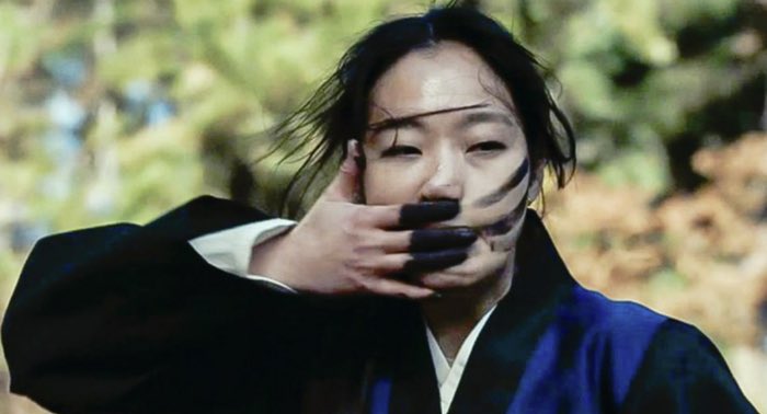 thalyonfilm's tweet photo. kim goeun as shaman hwarim in exhuma (2024) https://t.co/NhHjat4u53