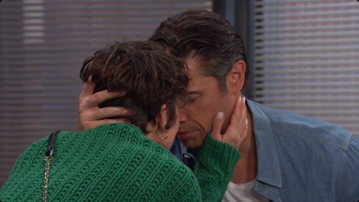 brianne1017's tweet photo. Xander is so relieved that Sarah is sticking by him. They hug & kiss. π #Days #Xarah #JusticeForXander @PaulTelfer https://t.co/oSsZgKZy6d