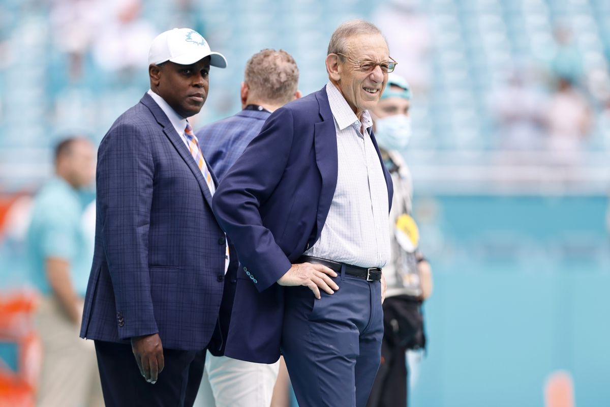 HUGE NEWS🚨 The NFL Salary Cap will increase to $255.4M in 2024. This is a massive increase, and $13M more than the expected 2024 cap. Instead of the Dolphins being $51M over the cap, they are only $38M over the cap. This is a significant help to making this year work🔥