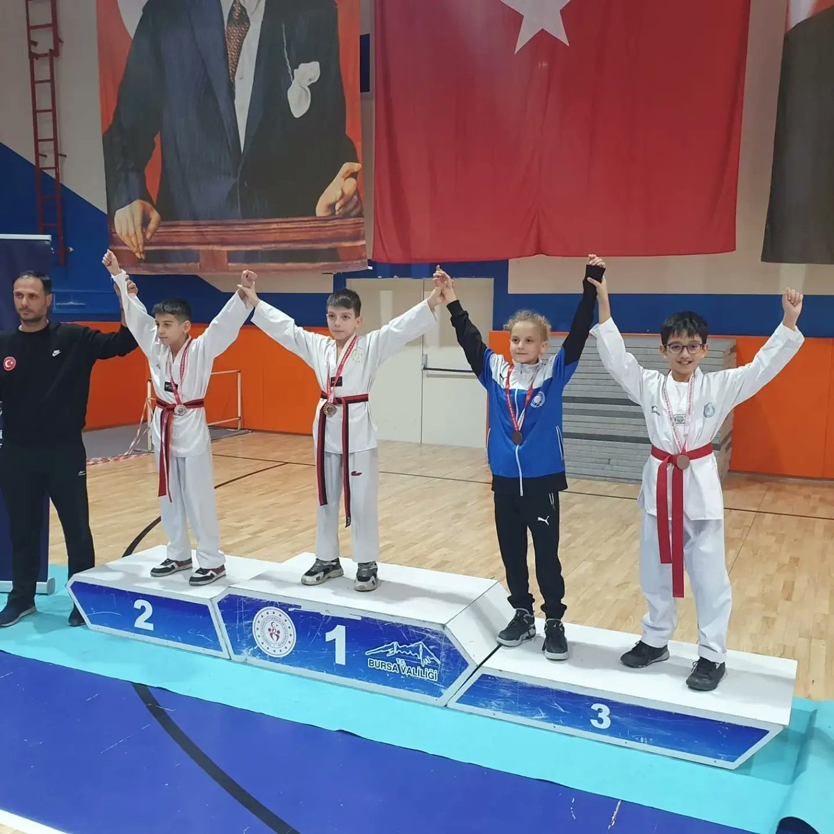 PeyamiSOO's tweet photo. 5-F Kağan Y.
Bursa da düzenlenen Taekwondo İl Birinciliği yarışmasında 30 kg da Bursa 3.sü olmuştur. Öğrencimizi başarısından dolayı kutluyoruz. 🥉💥
@BayrakciKaan 
@yildirimilcemem https://t.co/yOxfhGG9Vt