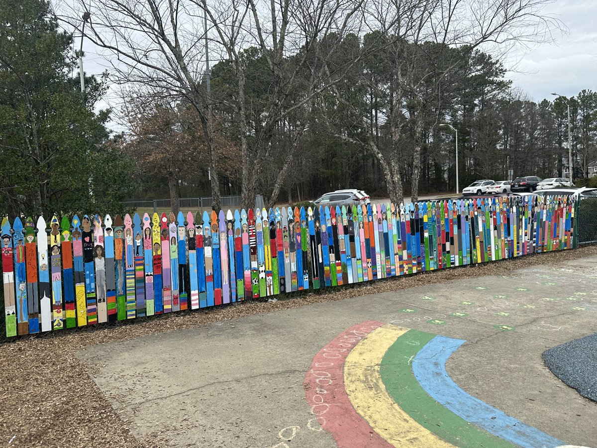 We completed the Picket Fence Project  <a href="/apexescougars/">Apex Elementary</a> on February 5-9. Thanks to art teacher  <a href="/Charlen14042966/">Charlene Graham</a>  @UnitedArtsCounc#ArtMakesYouSmart <a href="/UnitedArtsWake/">United Arts Wake County</a> <a href="/WCPSS/">Wake County Public School System</a> #AIS4all #artsinschools #communityart #picketfenceprojectnc #teachingartist
