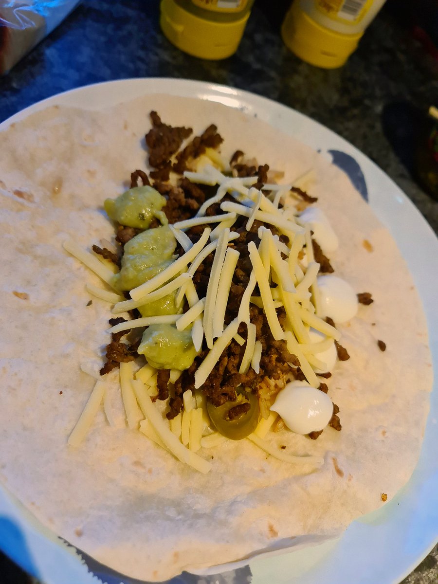 FemboiCooking's tweet image. lazy spicy wraps to soothe my aching soul (& body)