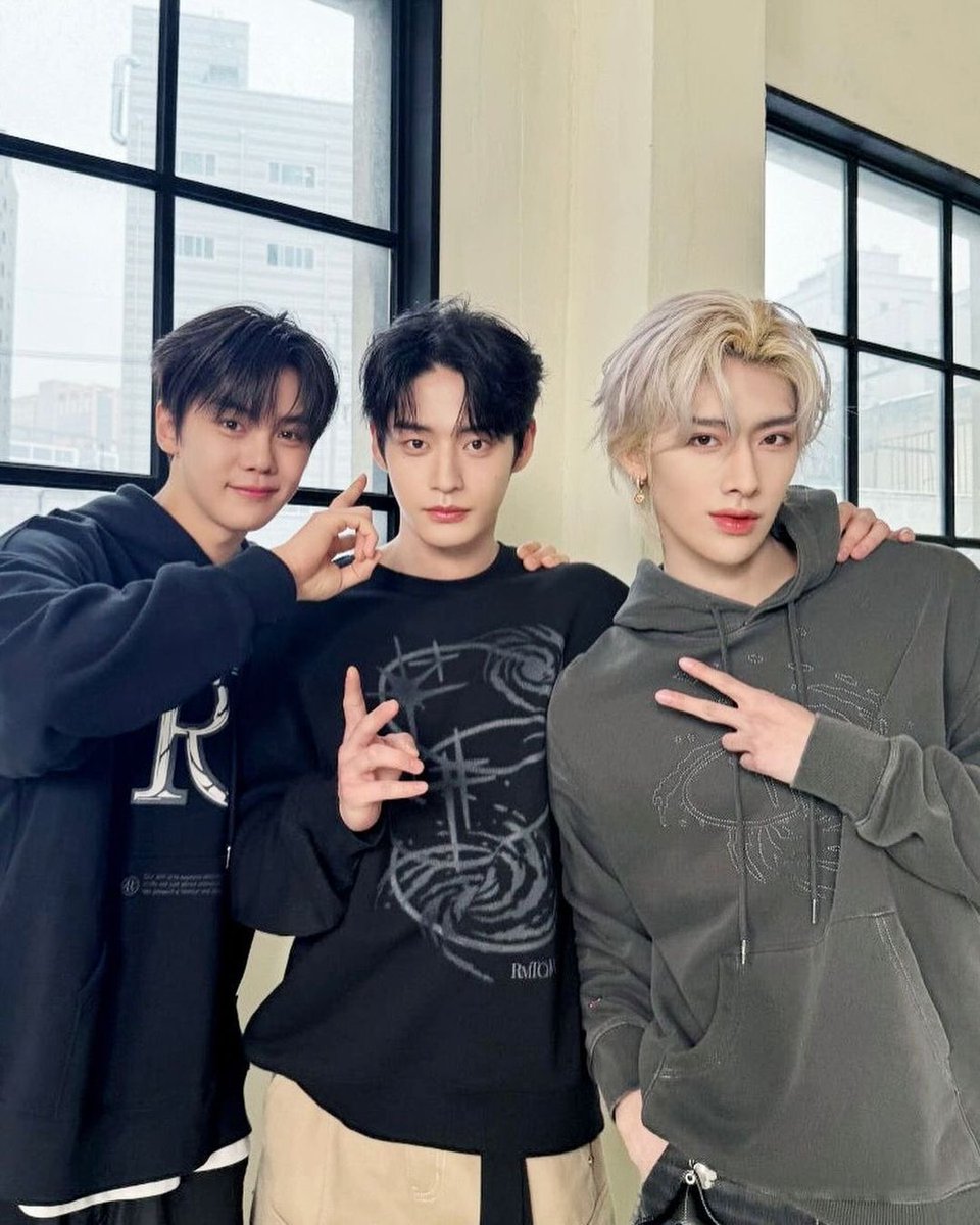 ㅤ

The trio engaged in a photo session with RMTCRW. What nickname do you think suits the three of us best? 

ㅤ ㅤ