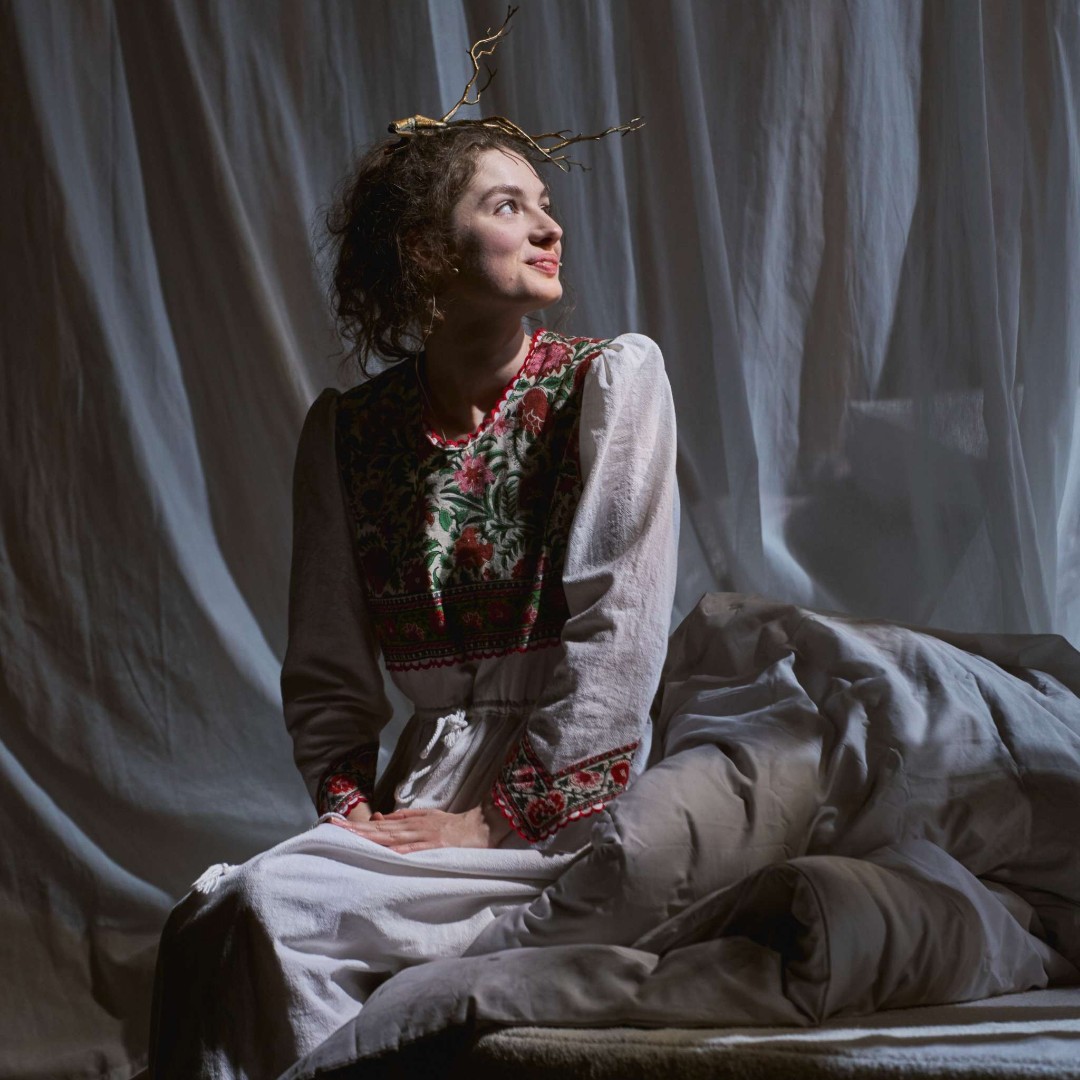 🎵 🌊Tomorrow at 2pm will be your final chance to watch #ASongForEllaGrey, a tale of modern teenagers and ancient forces.

This performance will be Audio Described.

🎟️Tickets from £15 | Book now: ow.ly/XEQH50QH4TX

📸 Topher McGrillis