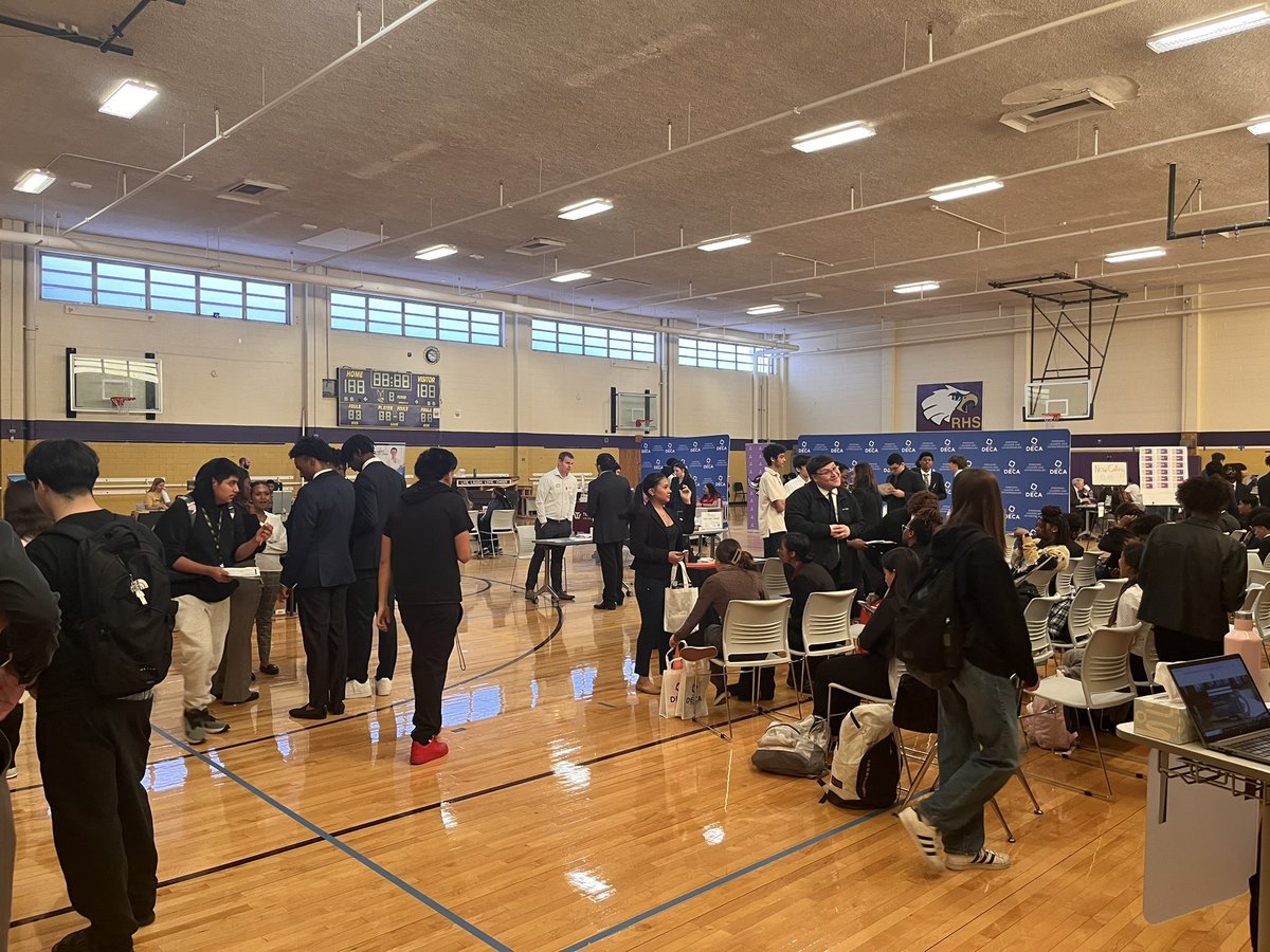 Wiley4Tech's tweet photo. @RichardsonHS1 college/career fair presents students with all their post secondary options as well as opportunities to earn valuable skills working during high school. Great job! @RISD_CTE teachers go above and beyond!! https://t.co/5r7uzDGaoV
