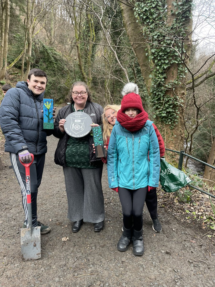 AlvaAcademyASD's tweet photo. Our garden is starting to bloom. 🌼Today we added our newly painted slate ornaments. @alva_glen @JohnMuirTrust @RHSSchools @The_RHS @SaltireAwardsWD https://t.co/i1yRdhxbBp