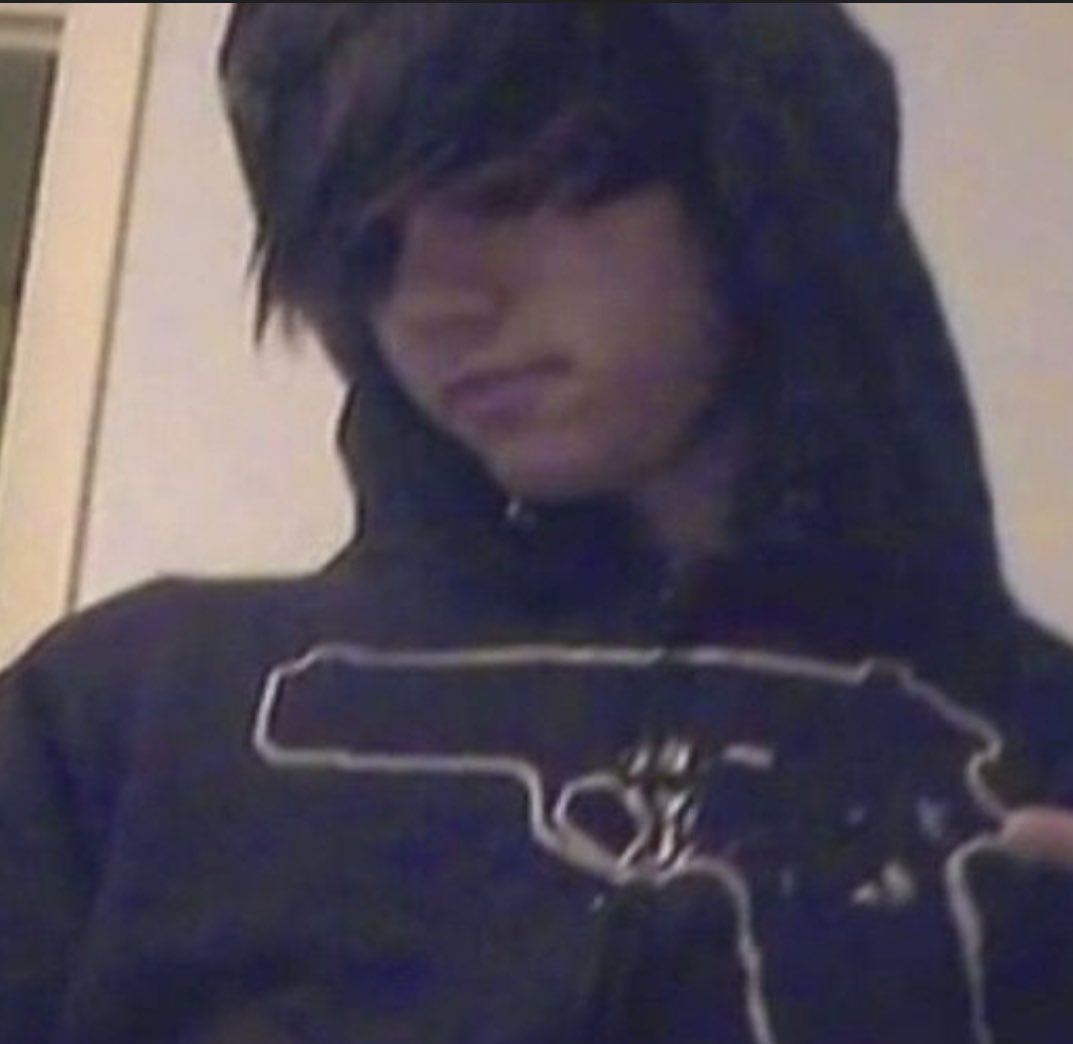 FlowersForRyan_'s tweet photo. “the way ryan ross wrote lying is the most fun while looking like a loser is the funniest part” YOU MEAN HIM?? dont play with me rn https://t.co/CYWTsTDF88