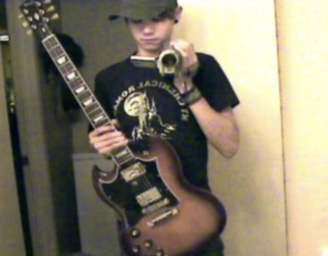 FlowersForRyan_'s tweet photo. “the way ryan ross wrote lying is the most fun while looking like a loser is the funniest part” YOU MEAN HIM?? dont play with me rn https://t.co/CYWTsTDF88