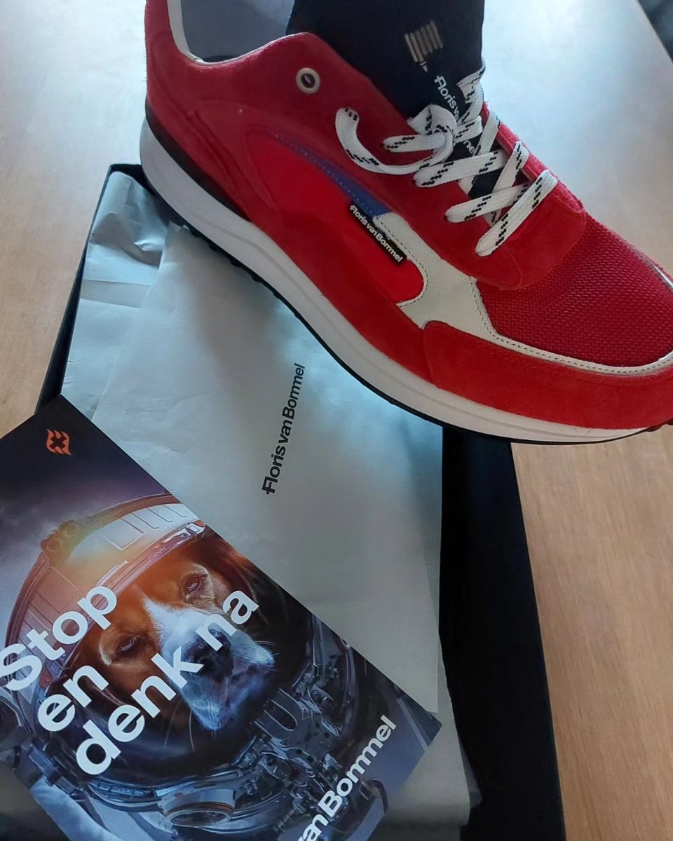 ronjansenarkel's tweet photo. Wat een mooi initiatief van @florisvanbommel die brandweersneaker.  Gelukkig heb ik gereserveerd. #brandweer #sneaker #brandwondenstichting #limitededition #helden #brandweerman #brandweervrouw #brandweernederland https://t.co/08rrAH3vcM