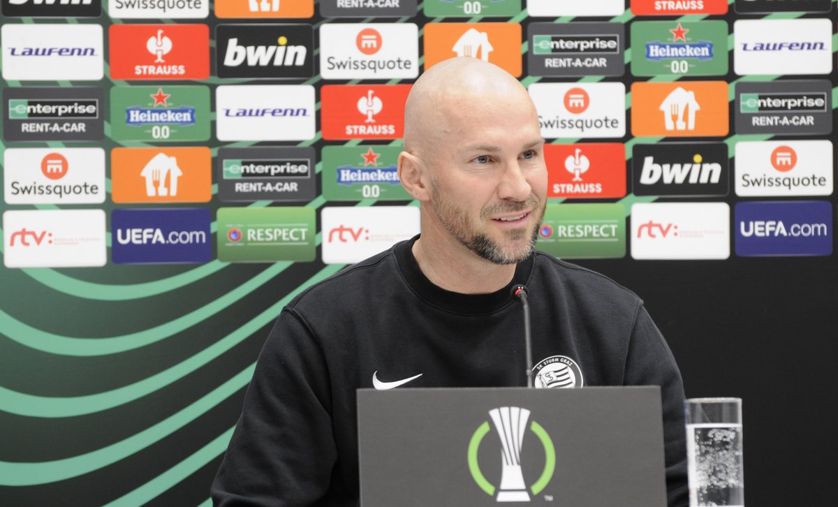 SturmNetz1909's tweet photo. "Fürchten brauchen wir uns sowieso nie" - Was Ilzer, Schicker, Biereth & Co nach dem Aufstieg ins Achtelfinale zu sagen hatten, könnt ihr hier nachhören. 🎙️👇
#sksturm #sturmgraz #SLOSTU #UECL https://t.co/gL7XngAiJc https://t.co/FLR5Vpg5Vl