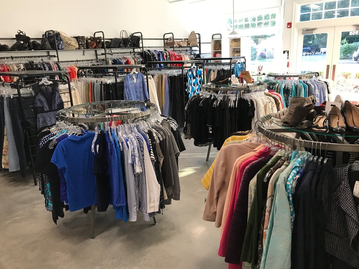 Double Exposure is a women's consignment boutique located in Darien, CT. Visit them today at 1958 Post Road in Darien! #darien #darienct #livedarien #fairfieldcounty #shoplocal #shopdarien #doubleexposure