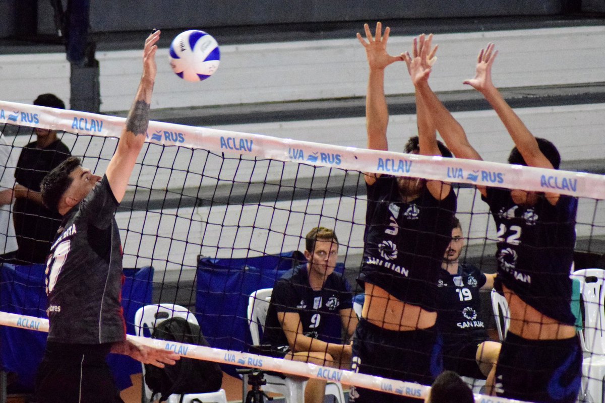 CASLAMatadores's tweet photo. Liga de Voleibol Argentina.

🏐 Final del segundo set

Obras de San Juan: 23
#SanLorenzo: 25

💻 ¡Mirá el encuentro en vivo! ▶️ https://t.co/iNhA6yidqU 

📸 @VoleyACLAV 

#VamosLosMatadores 🔵💪🔴 https://t.co/t2oIoKctvD