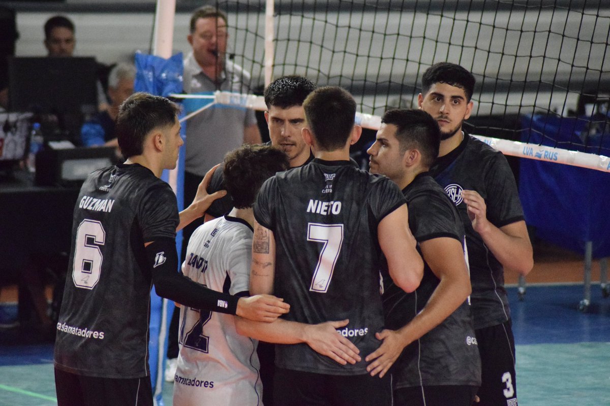 CASLAMatadores's tweet photo. Liga de Voleibol Argentina.

🏐 Final del segundo set

Obras de San Juan: 23
#SanLorenzo: 25

💻 ¡Mirá el encuentro en vivo! ▶️ https://t.co/iNhA6yidqU 

📸 @VoleyACLAV 

#VamosLosMatadores 🔵💪🔴 https://t.co/t2oIoKctvD